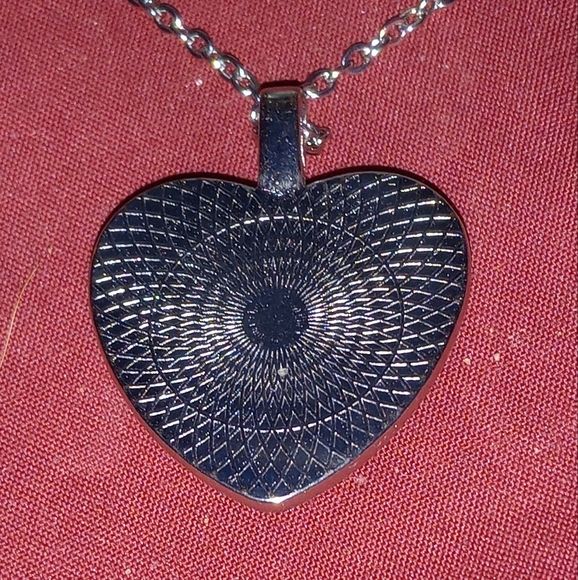 C-011 & E-011 NWOT CARDINAL NECKLACE in Silvertone - Picture 2 of 3